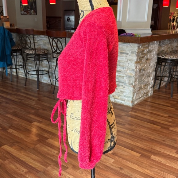 Hollister size XS red fuzzy tie front cardigan - Picture 3 of 6
